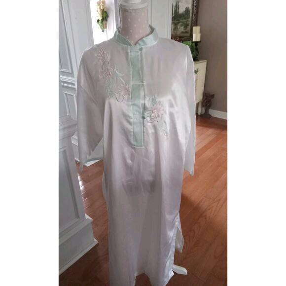 WINDY ROSE NIGHTGOWN WHITE GREEN COLLAR PLACKET APPLIQUED PINK FLOWERS Women's L - Picture 1 of 12